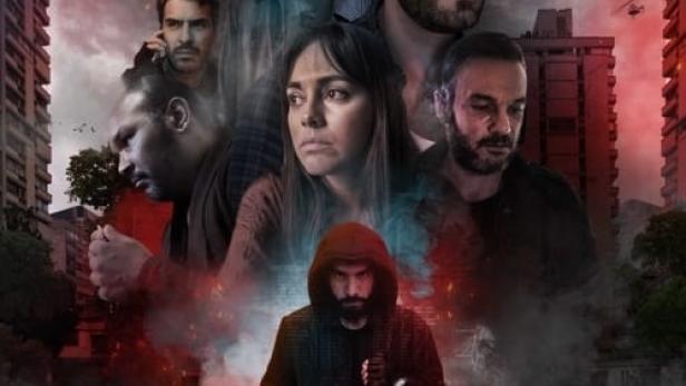 Das Filmplakat für „Pandemónium“ zeigt mehrere Schauspieler vor einer apokalyptischen Stadtkulisse.