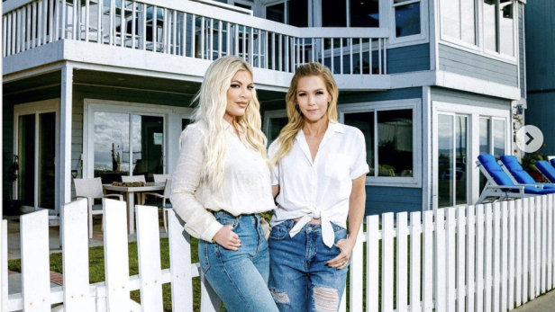 Tori Spelling und Jennie Garth vor dem berühmten Beach-Haus aus &quot;Beverly Hills 90210&quot;