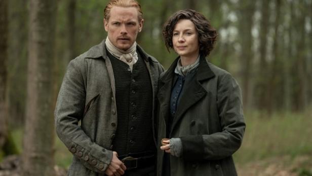 Sam Heughan als Jamie und Caitriona Balfe als Claire in "Outlander" Staffel 7