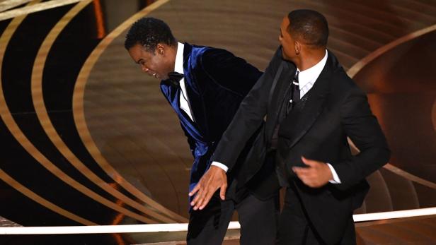 Will Smith ohrfeigt Chris Rock auf der Oscars-Bühne 2022
