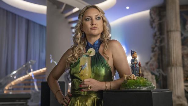 Kate Hudson in "Glass Onion: A Knives Out Mystery"