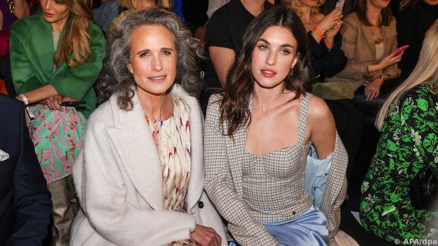 Andie MacDowell mit ihrer Tochter bei der Show des Labels Marc Cain