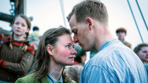 Kristine Hartgen und Christoph Gelfert Mathiesen in dem Kriegsdrama "Narvik"