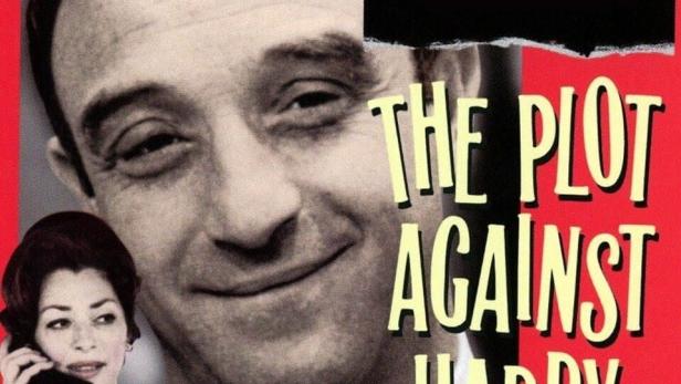 Das Filmplakat für „The Plot Against Harry“ zeigt einen Mann und eine Frau am Telefon.