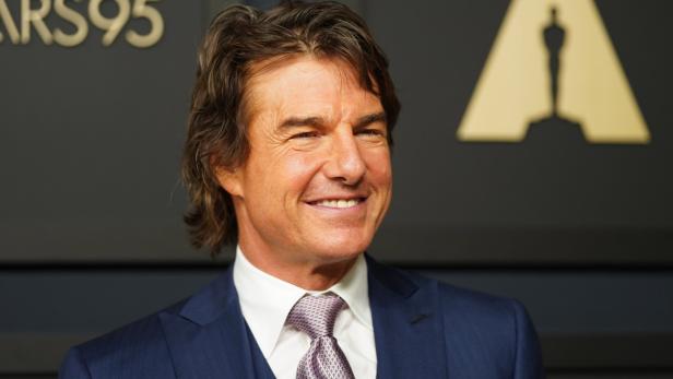 Tom Cruise lächelt bei der 95. Oscar-Verleihung.