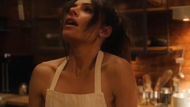 Hausfrau Billie in "Sex/Life" Staffel 2