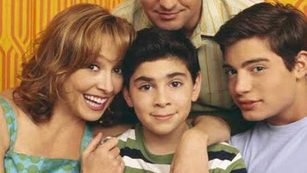 Die Familie Beene posiert für ein Foto, wie auf dem Cover der Serie „Oliver Beene“.