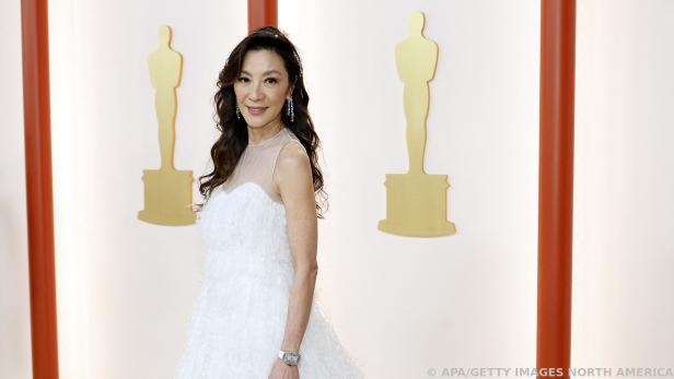 Die Stars, hier Michelle Yeoh, flanierten über den Champagner-Teppich