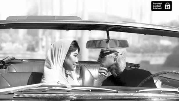 Kourtney Kardashian und Travis Scott in "Til Death Do Us Part" Kourtney Kardashian und Travis Scott in "Til Death Do Us Part"