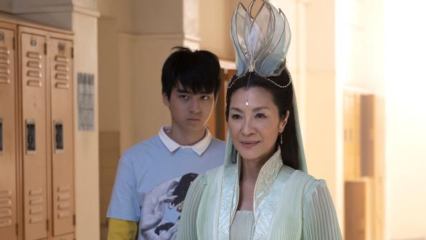Jimmy Liu und Michelle Yeoh in "American Born Chinese"