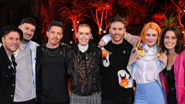 Die Künstler der Sendung „Sing meinen Song“ posieren für ein Gruppenfoto.
