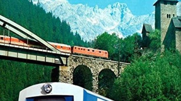 Das Cover von „Höchste Eisenbahn – Geschichten rund um die Bahn“ zeigt einen Zug in den Alpen.