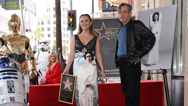 billie-lourd-mark-hamill-carrie-fisher-walk-of-fame.jpg