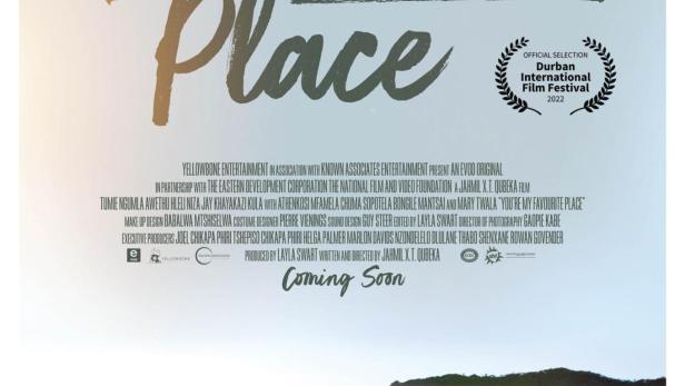 Filmplakat für „You're My Favourite Place“ mit Personen am Strand.