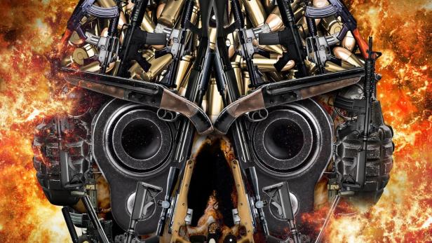 Eine stilisierte Totenkopf-Grafik, zusammengesetzt aus Waffen, Munition und Messern vor einem feurigen Hintergrund.