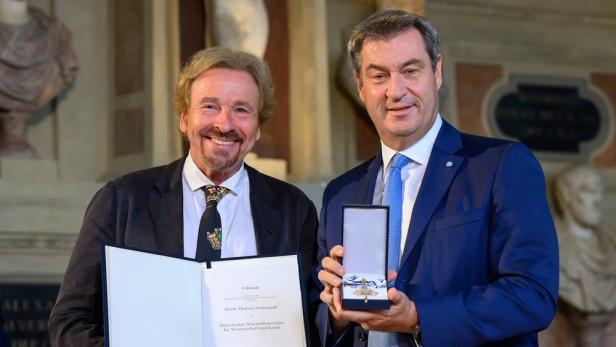 Thomas Gottschalk erhält den Bayerischen Maximiliansorden von Markus Söder.