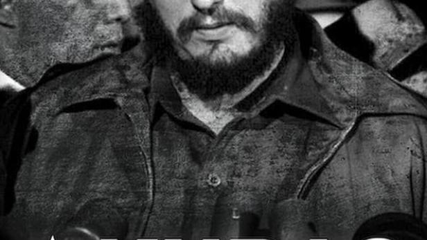 Schwarzweiß-Porträt von Fidel Castro, im Vordergrund der Titel „Kubas langer Schatten der Erinnerung“.