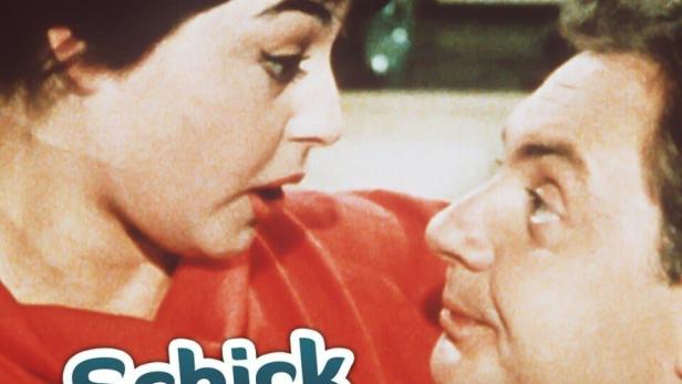 Das Filmplakat für „Schick deine Frau nicht nach Italien“ zeigt zwei Schauspieler.