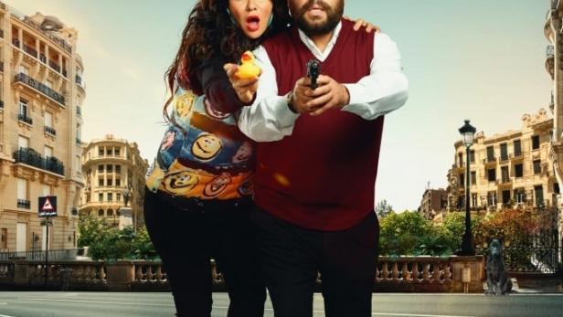 Das Filmplakat für „The Yellow Duck“ zeigt eine Frau mit einer gelben Gummiente und einen Mann mit einer Waffe.