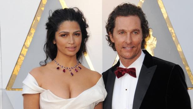 Matthew McConaughey mit seiner Frau Camila Alves auf dem roten Teppich.