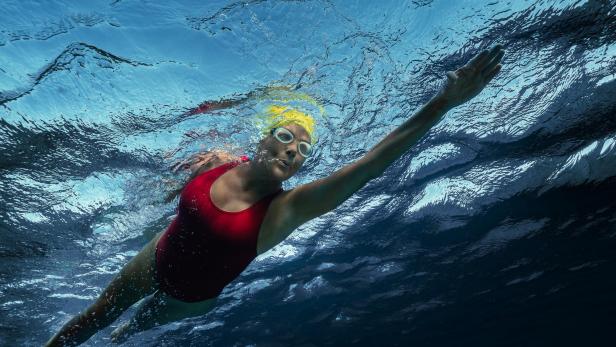 Annette Bening als Diana Nyad in "Nyad"