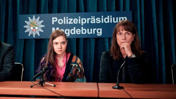 "Polizeiruf 110: Du gehörst mir": Lana Stokowski (Hannah Schiller, l.) und Kommissarin Brasch (Claudia Michelsen). "Polizeiruf 110: Du gehörst mir": Lana Stokowski (Hannah Schiller, l.) und Kommissarin Brasch (Claudia Michelsen).