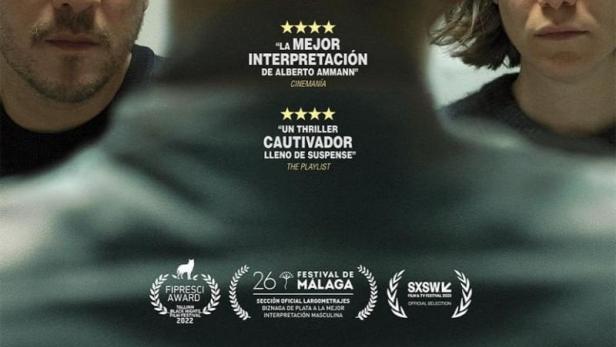 Das Filmplakat für „Upon Entry“ zeigt Alberto Ammann und Bruna Cusí vor einem dunklen Hintergrund.