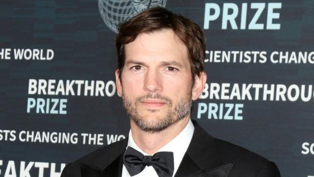 Ashton Kutcher bei der Breakthrough Prize Verleihung.