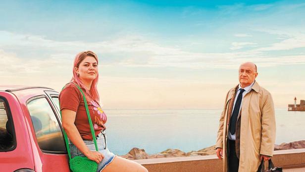 Das Filmplakat für „Marie-Line et son juge“ zeigt eine junge Frau und einen älteren Mann an der Küste.