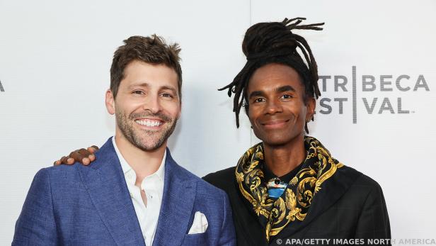 "Milli Vanilli"-Star Fabrice Morvan (r.) mit Regisseur Luke Korem