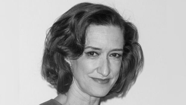 Haydn Gwynne lächelt in die Kamera. 