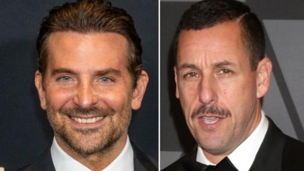 Bradley Cooper lächelt in die Kamera; Adam Sandler schaut in die Kamera