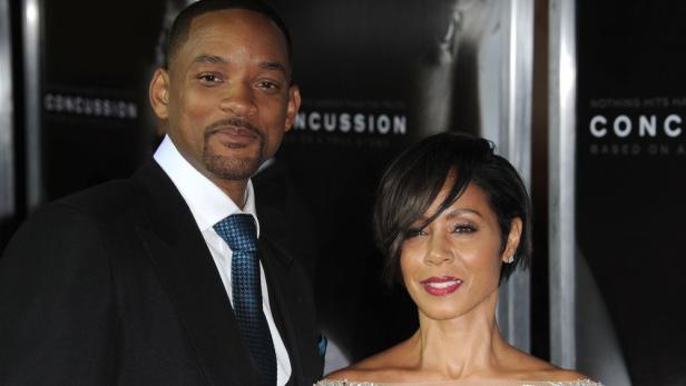 Will Smith und Jada Pinkett posieren auf dem roten Teppich.