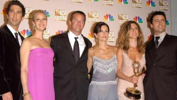 Die Besetzung von „Friends“ posiert bei den 54. Emmy Awards.