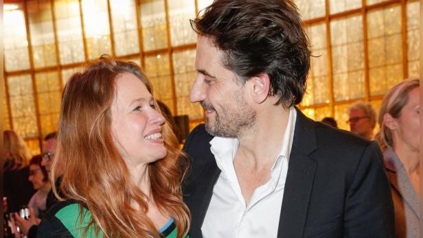 Inzwischen getrennt und wieder vergeben: Schauspieler Oliver Mommsen und seine Noch-Ehefrau Nicola (Anfang 2020 bei einer Premiere)