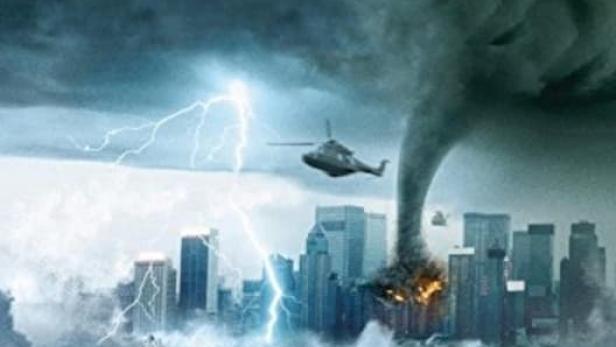 Das Filmplakat für „Die Grosse Flut“ zeigt eine Stadt, die von einem Tornado und riesigen Wellen bedroht wird.