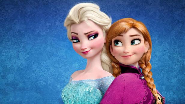Elsa und Anna lächeln einander an