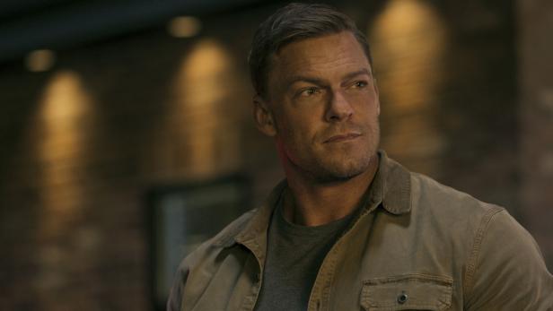 Alan Ritchson spielt Jack Reacher.