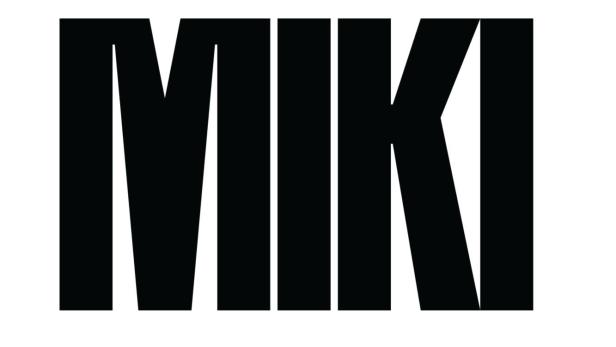 Das Wort „MIKI“ in großen, schwarzen Blockbuchstaben auf weißem Hintergrund.