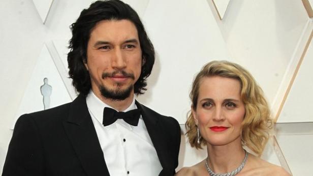 Adam Driver und Ehefrau Joanne Tucker bei der Oscarverleihung im Jahr 2020. Adam Driver und Ehefrau Joanne Tucker bei der Oscarverleihung im Jahr 2020.