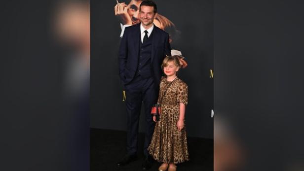 Bradley Cooper mit Tochter Lea auf dem roten Teppich. Bradley Cooper mit Tochter Lea auf dem roten Teppich.