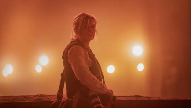 Kirsten Dunst mit ihrer Kamera im Blitzlichtgewitter