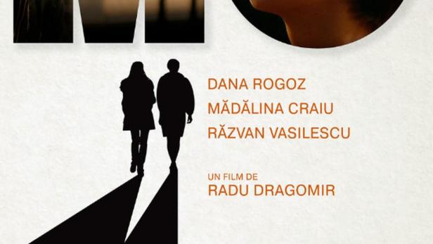 Das Filmplakat für „MO“ zeigt ein junges Mädchen und ein älteres Paar als Schattenrisse.