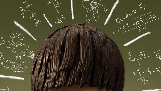 Das Filmplakat für „If I Was God…“ zeigt ein Gesicht umgeben von Formeln und Kritzeleien.