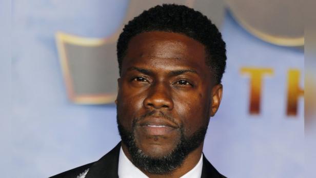 Porträt von Kevin Hart vor einem unscharfen Hintergrund.