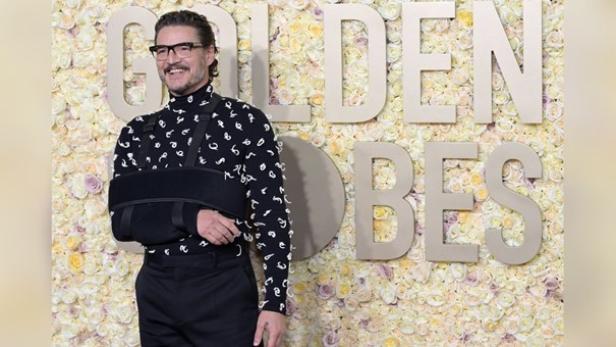 Trotz Armschlinge in bester Laune: Pedro Pascal.