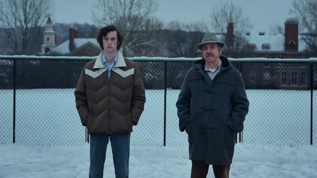 Dominic Sessaa und Paul Giamatti in &quot;The Holdovers&quot;.