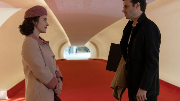 Rachel Brosnahan und Luke Kerby in "Marvelous Mrs. Maisel"