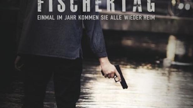 Ein Filmposter für „Fischertag“, das eine Person mit einer Pistole im Wasser zeigt.