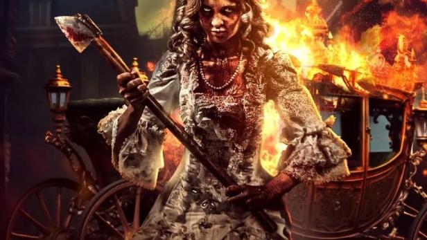 Das Filmplakat zu „Cinderella's Curse“ zeigt eine blutverschmierte Cinderella mit einer Axt vor einer brennenden Kutsche.